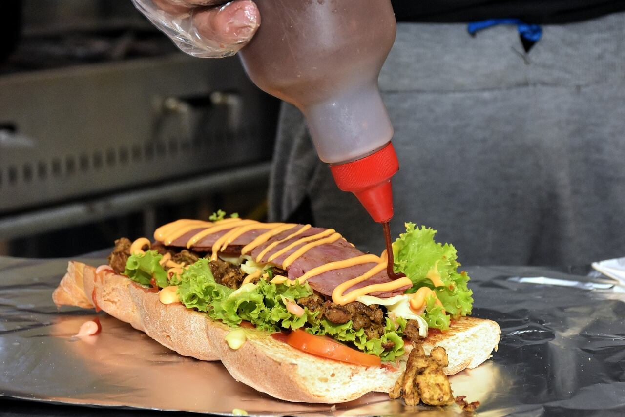 En Sabor Urbano podrá encontrar una amplia variedad de productos con la sazón venezolana como los pepitos.