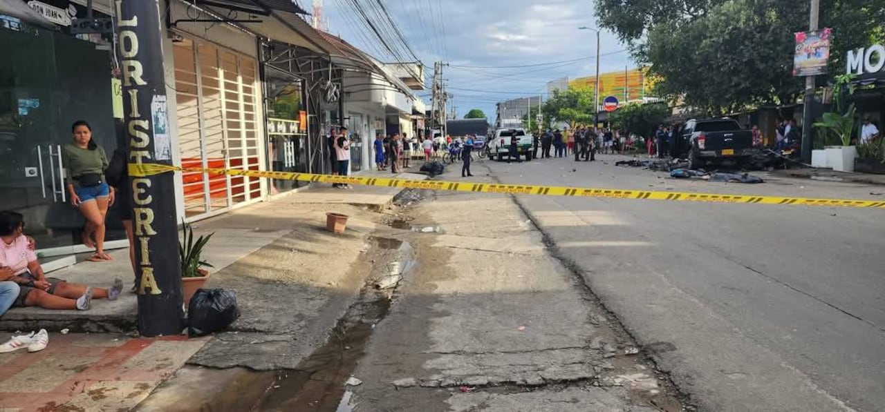 Tres personas murieron en el lugar y varios más fueron trasladados al Hospital Departamental. Aunque inicialmente se reportaron dos fallecidos más en el centro médico, se confirmó que aún permanecen con vida.