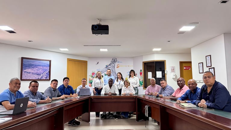 Encuentro entre líderes sindicales y directivos para fortalecer la competitividad de EMCALI.