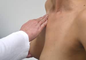 La mujer recurrió al centro de salud en su país pero le negaron la cirugía