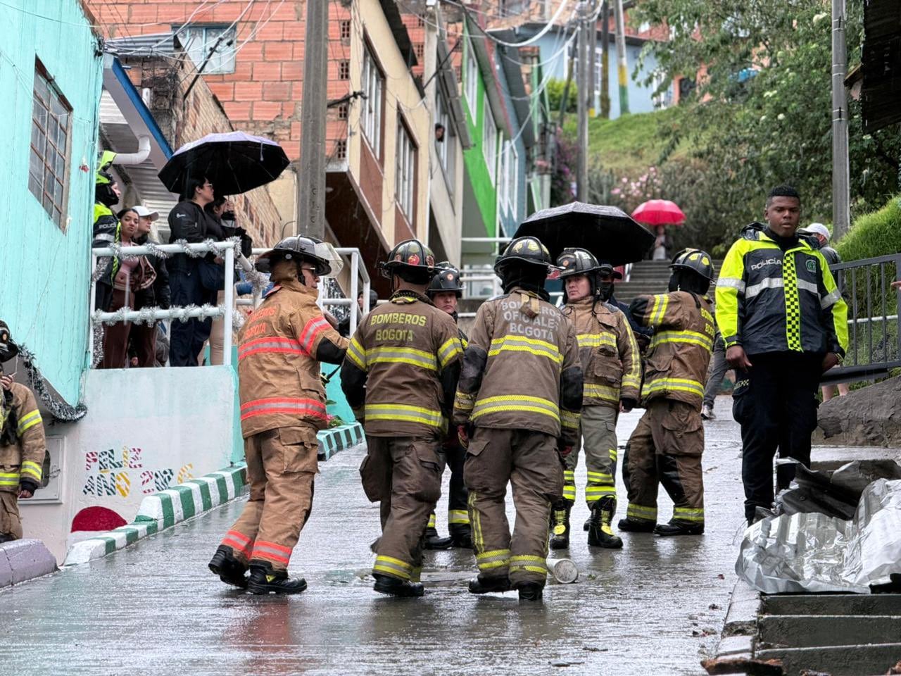 Aunque las unidades de bomberos y rescate llegaron hasta el lugar de los hechos para auxiliar a las personas heridas, estas fallecieron a causa de la gravedad de las heridas.