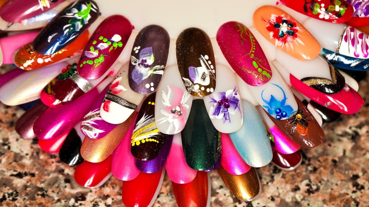 Estos son algunos diseños para uñas que se están manejando en el presente año.