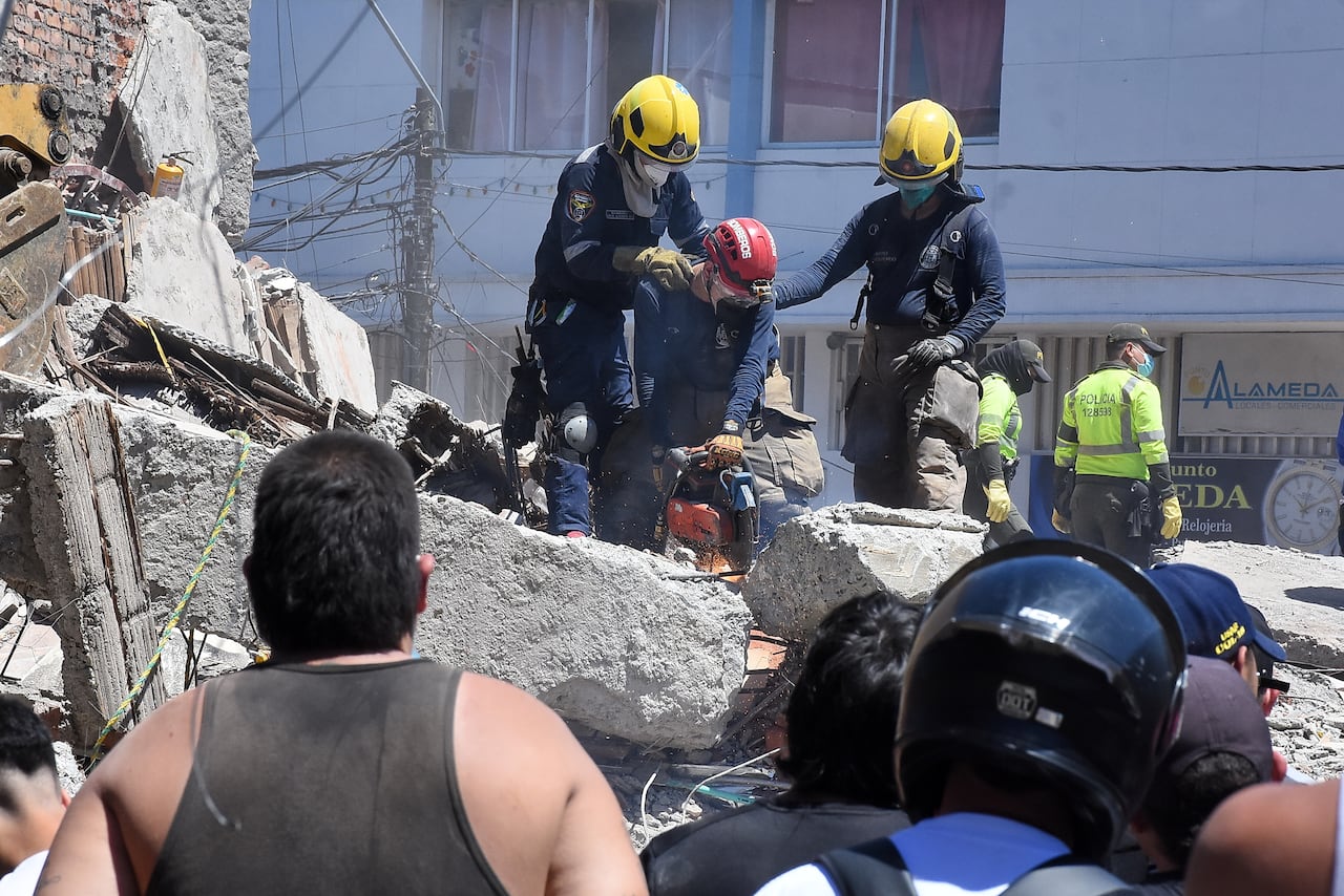 Terremoto en Cali, Colapso de infraestructura en diferentes lugares de la ciudad. Clínica de Colores, DESA, Galería Alameda, Edificaciones sobre la avenida roosvelt y al frente del coliseo de Hockey Miguel Calero.