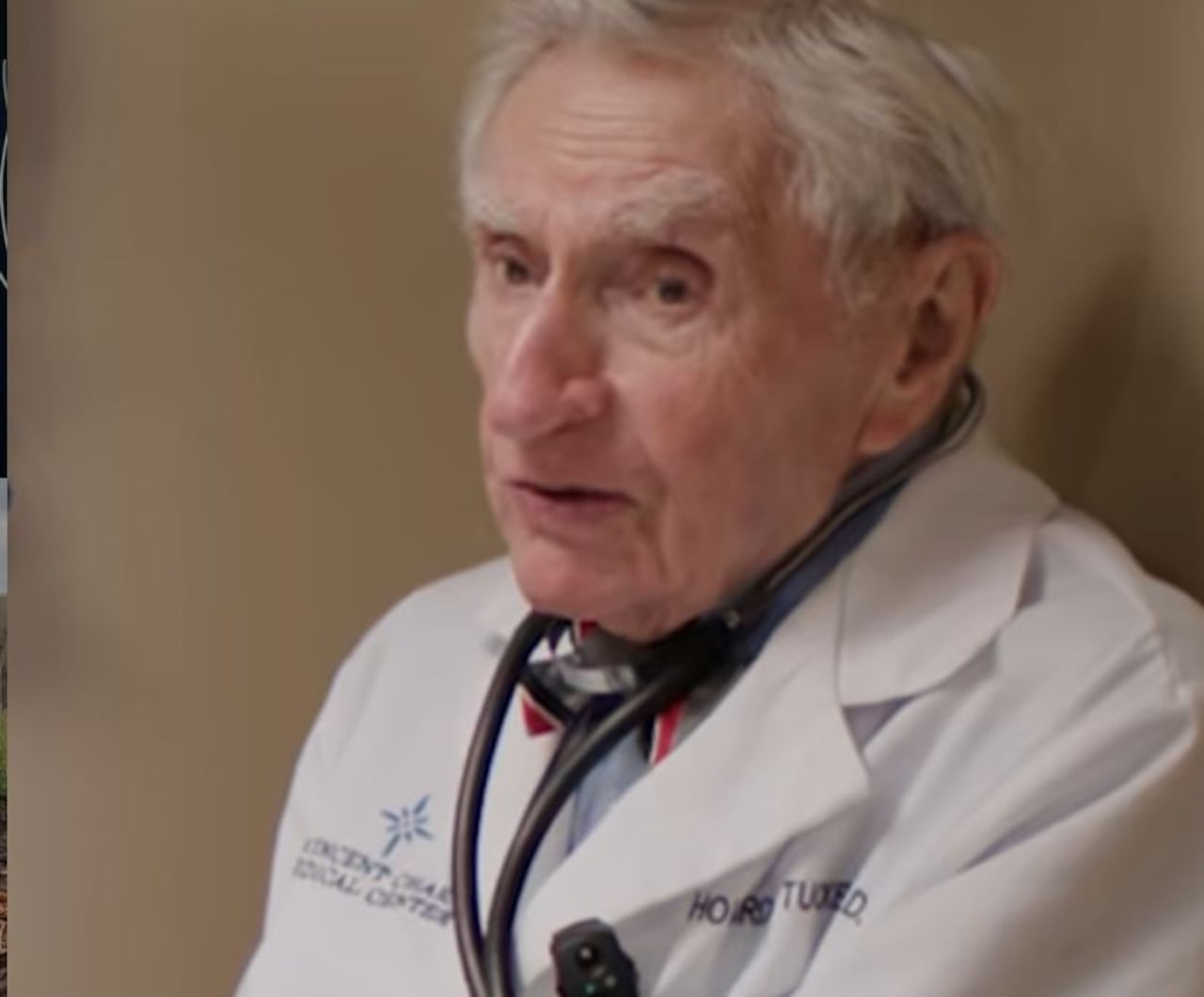 Médico, Howard Tucker