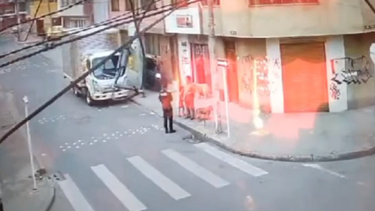 El robo quedó grabado por una cámara de seguridad.