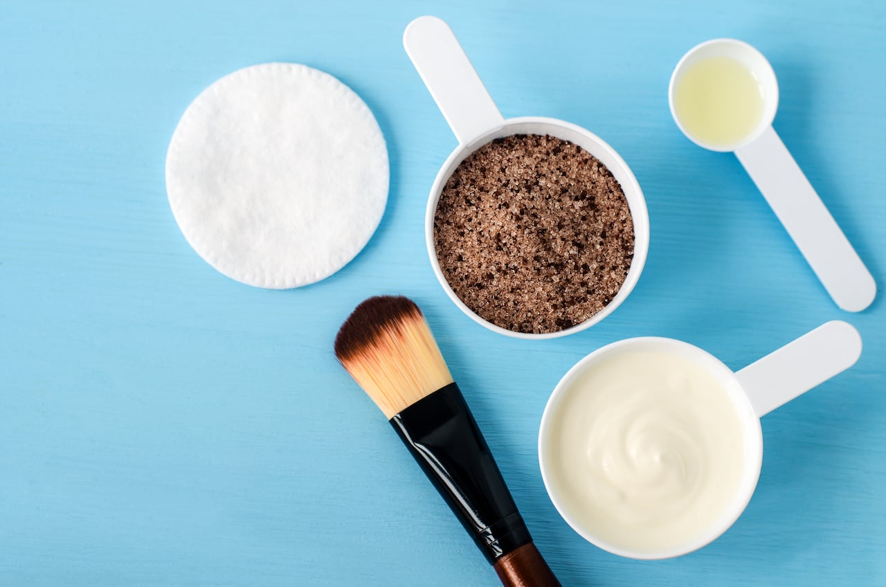 Para un efecto tensor inmediato, aplique la crema fría. Puede refrigerarla durante unos minutos antes de usarla.