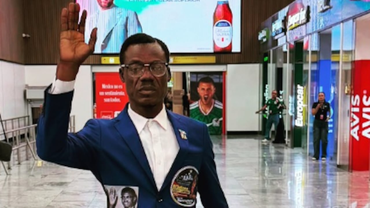 Lumumba Vea es reconocido por permanecer inmóvil durante los partidos.