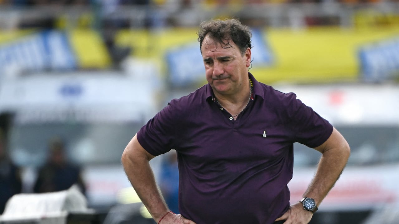 Colombia's Argentine head coach Nestor Lorenzo gestures during the 2026 FIFA World Cup South American qualifiers football match between Colombia and Peru, at the Metropolitano Roberto Melendez stadium in Barranquilla, Colombia, on June 6, 2025. (Photo by Luis ACOSTA / AFP)