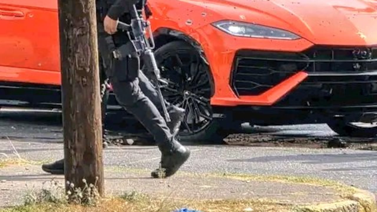 Un comando armado atacó el Lamborghini en el que se movilizaba Alberto Prieto Valencia.