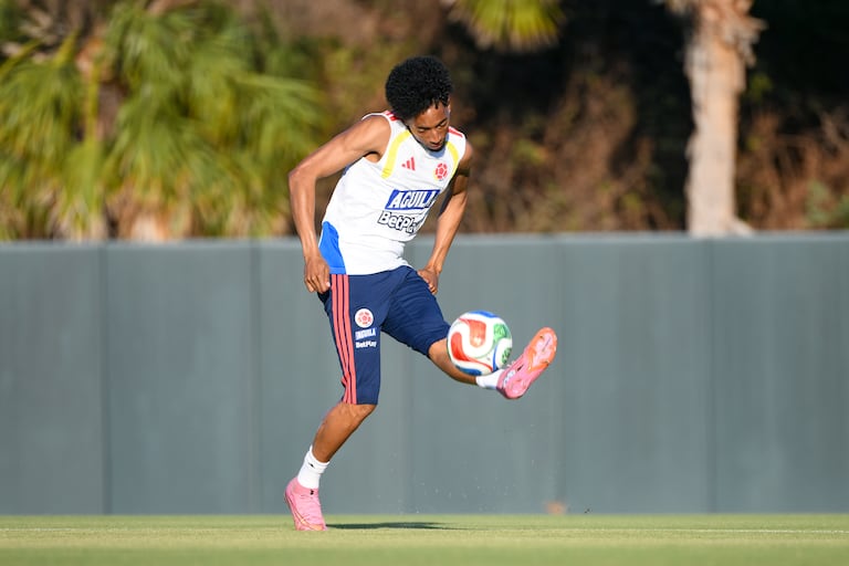 Johan Mojica durante un entrenamiento de la Selección Colombia en Orlando.