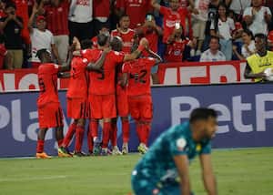 América de Cali celebrando su gol frente a Bucaramanga