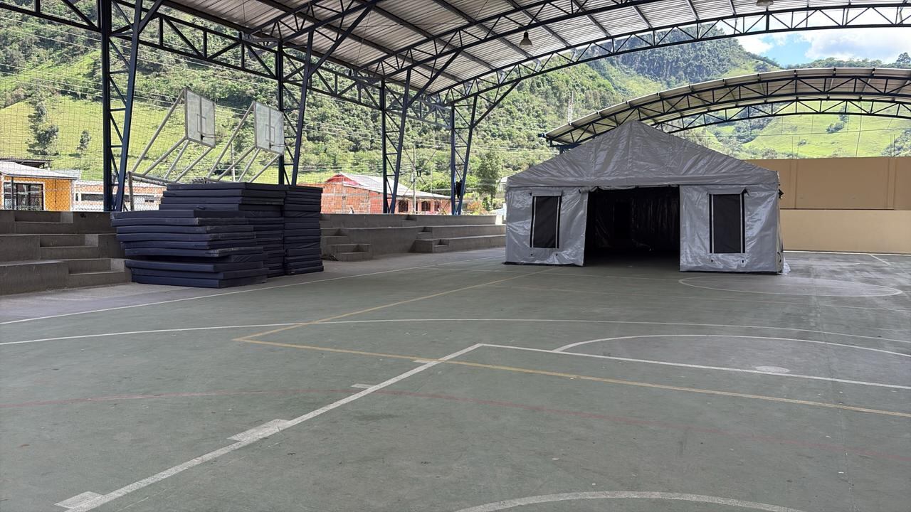 Estos los albergues instalados en la población de Coconuco, Puracé, para ir recibiendo a las familias que salen de la zona de las veredas y corregimientos cercanos al volcán.