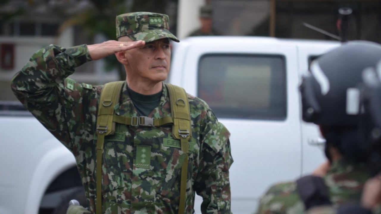 El Reto de la nueva cúpula militar: un estado débil ante grupos armados fuertes