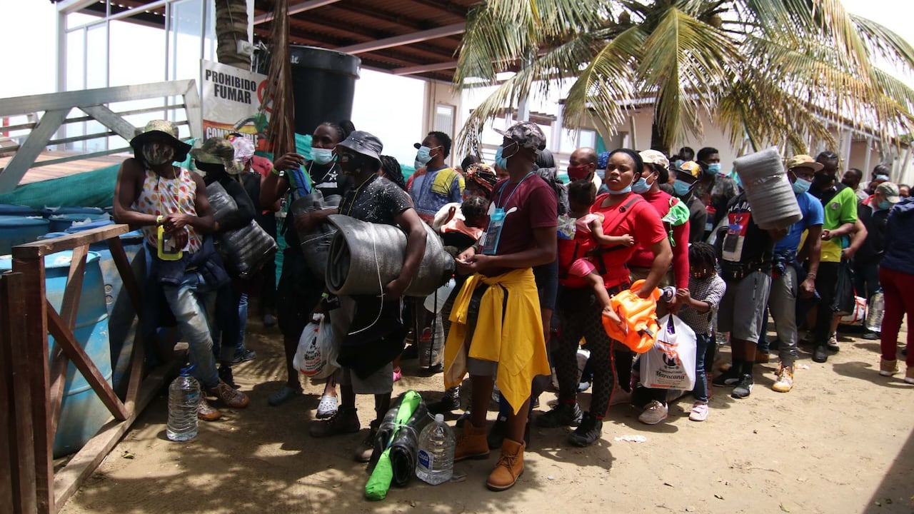 En Necoclí, Antioquia, un grupo de migrantes africanos tratando de llegar a Panamá.