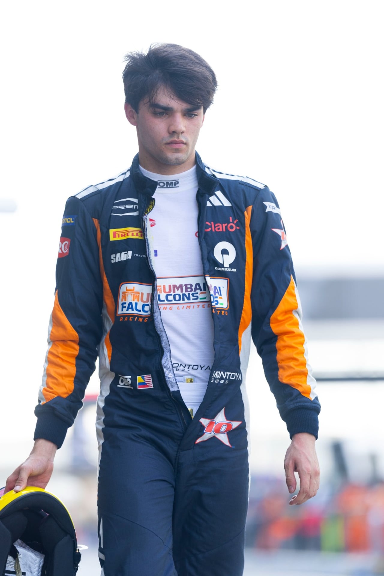 Sebastián Montoya tras tener que abandonar el Gran Premio de Abu Dabi de la Fórmula 2, por un problema mecánico.