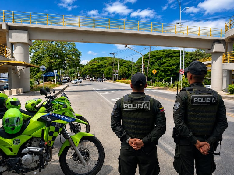 El coronel Gerson Bedoya Piraquive, comandante del Departamento de Policía Cauca, lidera las acciones preventivas y operativas que se desarrollan en los 42 municipios del departamento, fortaleciendo la seguridad vial y el acercamiento con las comunidades.