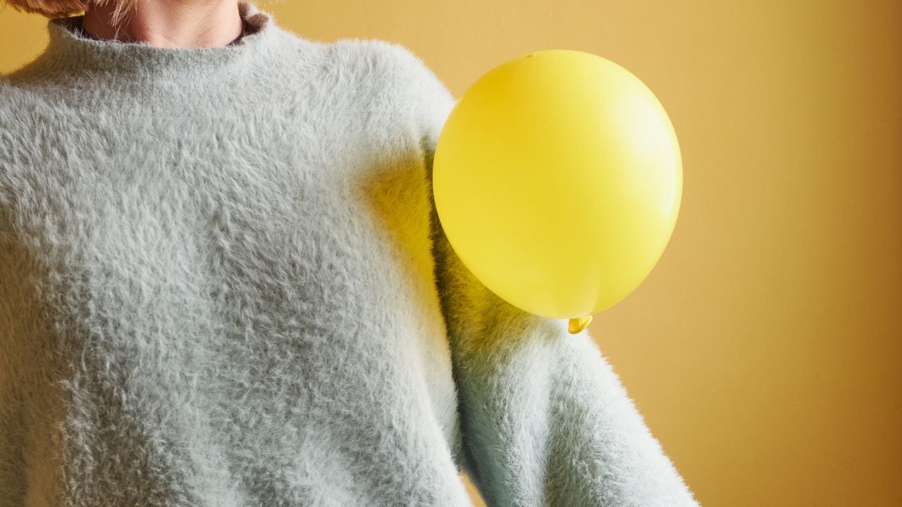 Quitar la estática de la ropa.