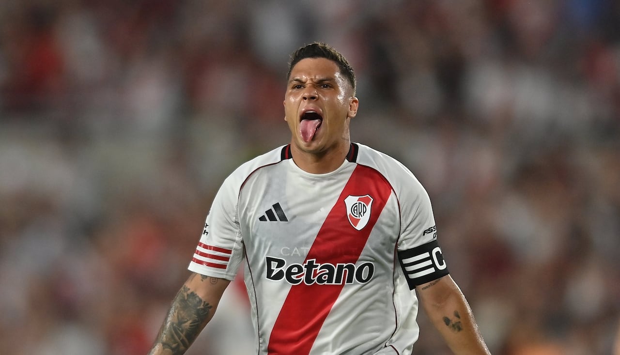 Juan Fernando Quintero luego de marcar un gol con River Plate en la Liga de Argentina.