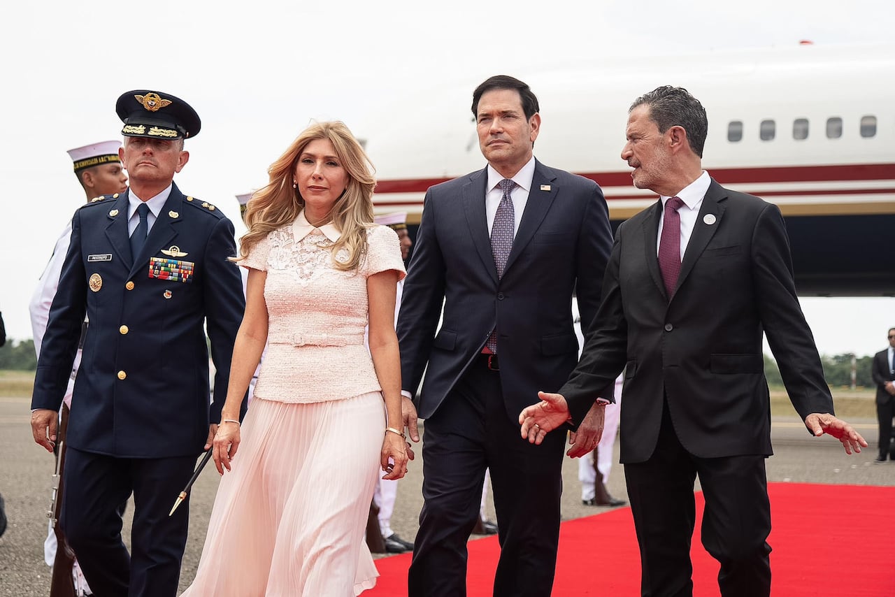 El canciller Omar Bula recibe al secretario de Estado de Estados Unidos, Marco Rubio, en Barranquilla, en el inicio de su visita a Colombia.