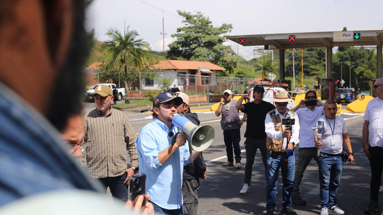 Este viernes se registran bloqueos en varios de los peajes de Autopistas del Café.