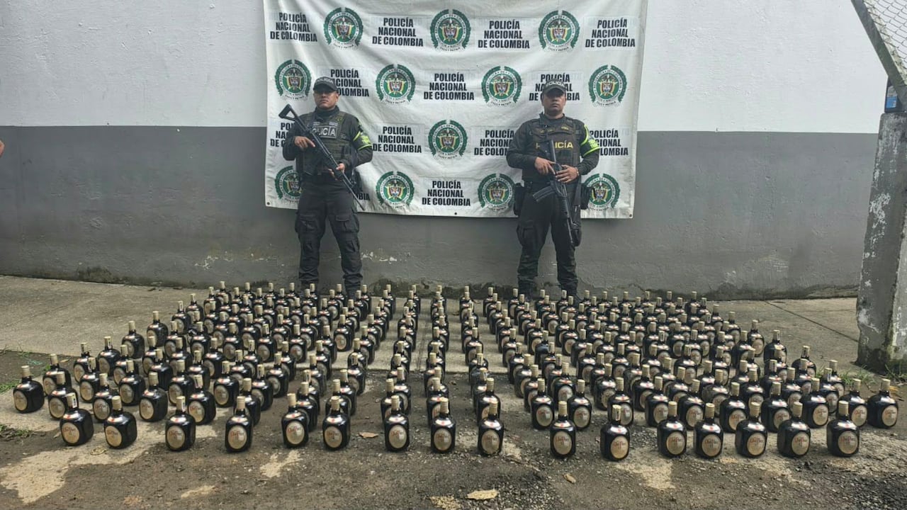 Camión hurtado en la vía Buga–Buenaventura.