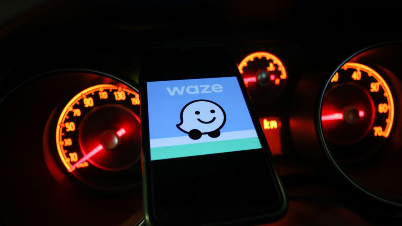 Tanto los usuarios que valoran la precisión y la información detallada como aquellos que prefieren la navegación en tiempo real pueden encontrar una opción adecuada en Waze o Google Maps.