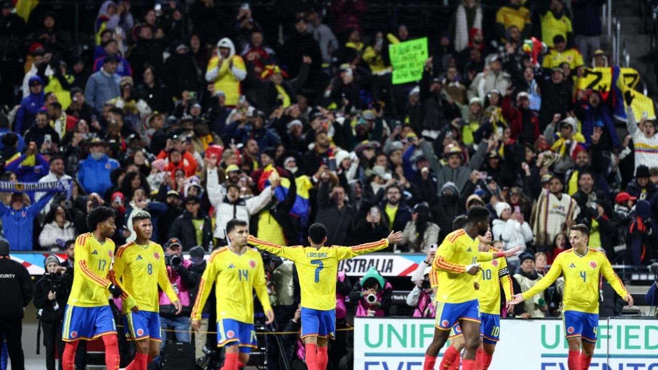 El delantero colombiano Luis Díaz, número 7, celebra tras marcar un gol durante el partido amistoso internacional de fútbol entre Colombia y Australia.