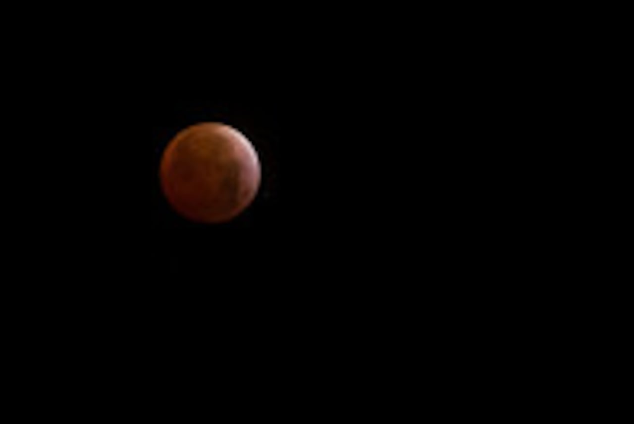 El año pasado, el eclipse total lunar, conocido como luna roja, fue visible en la capital Colombiana.