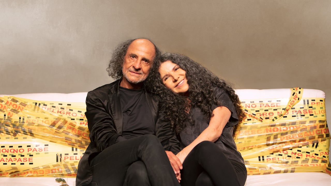 Carlos Mario Aguirre: “El mundo que nos tocó a nosotros, lo hemos tratado de llevar a escena. Esa ha sido nuestra misión y hasta ahora la seguimos cumpliendo. Somos unos bendecidos porque la gente nos ha acompañado como celadores de nuestros secretos y de nuestras ilusiones”. En la foto, con Cristina Toro.