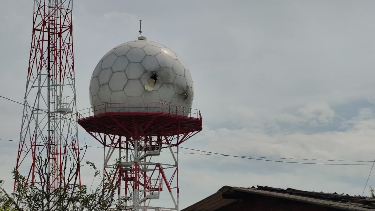 Radar de la Aerocivil que fue atacado con drones en Candelaria.
