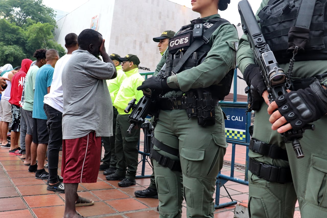 La Policía Metropolitana de Cali y la alcaldía reportaron la captura de 33 personas relacionadas con microtráfico y homicidio.