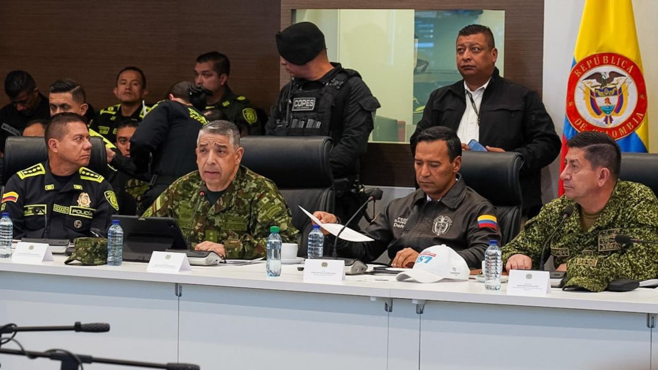 Avanza la jornada electoral y las autoridades vigilan la situación en El País.