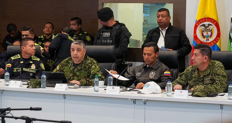 Avanza la jornada electoral y las autoridades vigilan la situación en El País.