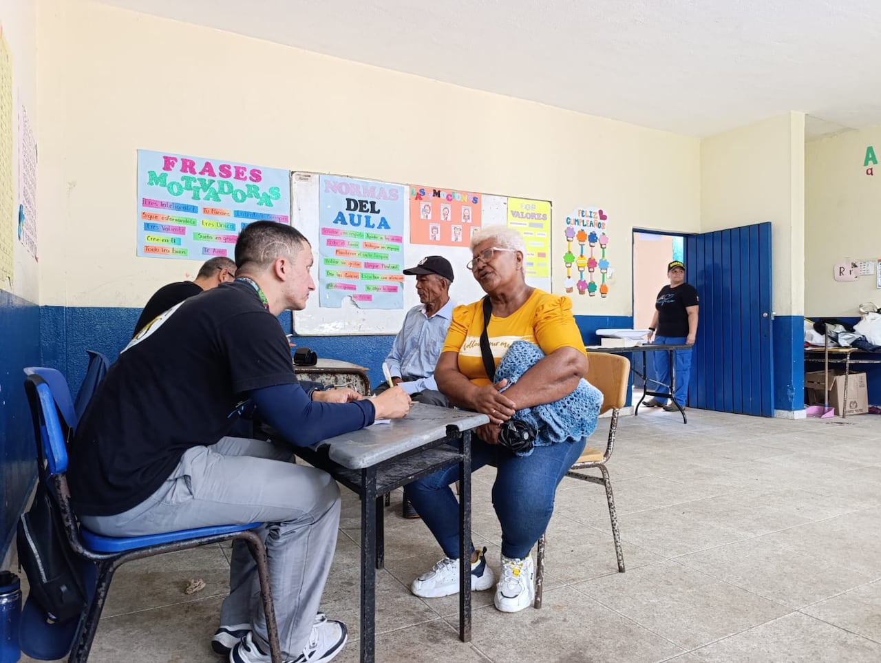 Consultorios improvisados en la Alcaldía, la escuela y el coliseo permitieron brindar atención especializada a comunidades con difícil acceso a los servicios de salud. Los médicos se dividieron por equipos para trabajar.