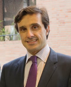 Abogado de la Universidad del Rosario (1991), con Maestría en Harvard University (Llm, 1993). Superintendente de Industria y Comercio entre los años 2010 al 2012. Socio y Director del Departamento de Competencia y Derecho Público de Garrigues desde 2015 a 2026. Conjuez de la Corte Constitucional durante varios periodos. Actualmente árbitro de la Cámara de Comercio de Bogotá. Autor de varios libros, conferencista y columnista recurrente en varios medios de comunicación. Actualmente es Director de la Fundación Arcana dedicada a la gestación de políticas públicas innovadoras y emprendedor en temas de inteligencia artificial y servicios legales digitales.