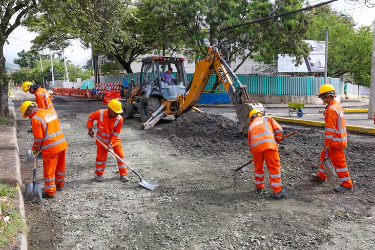 La intervención busca corregir hundimientos y grietas que afectaban la movilidad de residentes, usuarios del corredor Cristo Rey y estudiantes de la Universidad del Valle.
