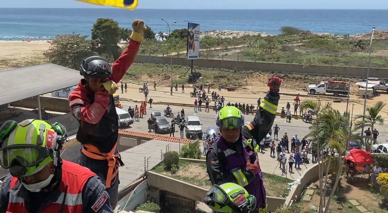 El rescate de Moisés, un niño de 11 años localizado con vida por el equipo colombiano USAR COL-1 en La Guaira, Venezuela, se convirtió en el primer salvamento exitoso de la misión humanitaria desplegada por Colombia tras los terremotos en Venezuela.