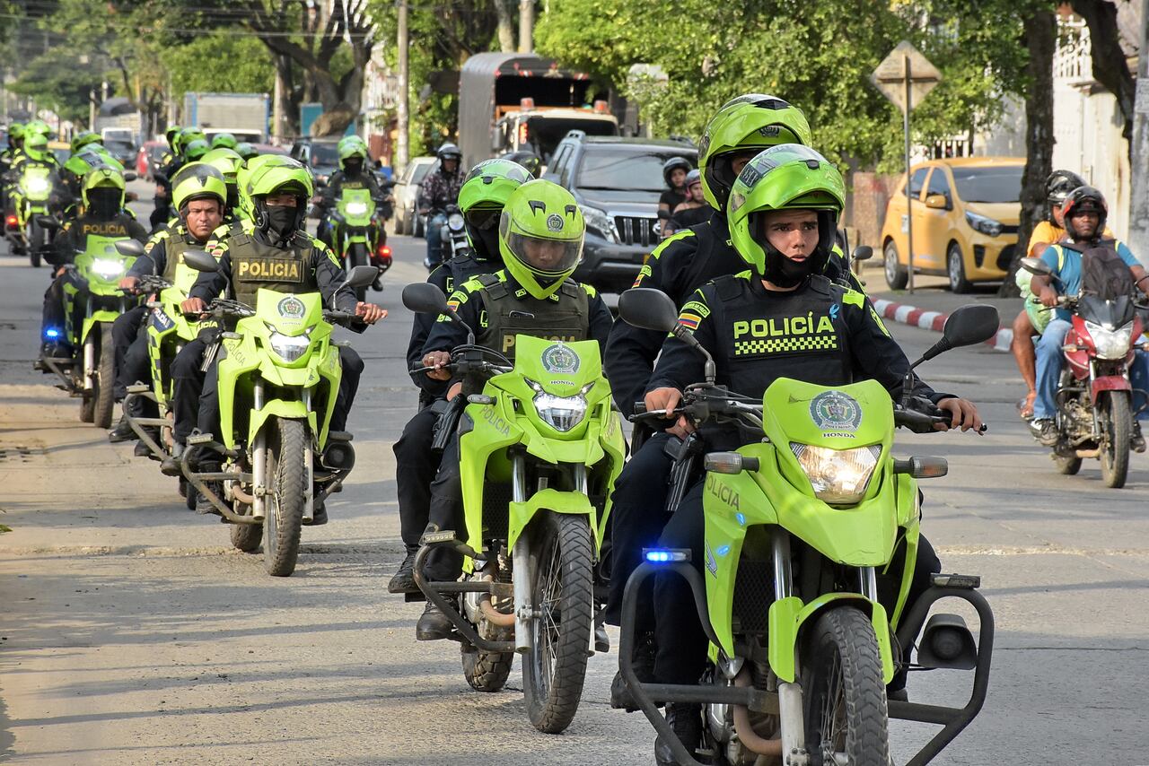 Tras el anuncio del Alcalde Alejandro Eder de que la Policia Metropolitana se tome las calles de la ciudad, se puede evidenciar la presencia de la fuerza pública con controles de vigilancia y seguridad en los barrios de cali.