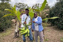Integrantes de una comunidad rural muestran parte de la producción agrícola que acompaña varios de los 20 proyectos seleccionados.