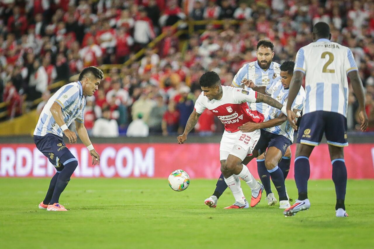 Bogotá. Noviembre 25 de 2025. Independiente Santa Fe enfrenta a Deportes Tolima, por encuentro válido de la Liga BetPlay II 2025 de la fecha 3 de los cuadrangulares finales, en el Estasio Nemesio Camacho El Campín. (Colprensa - Cristian Bayona).