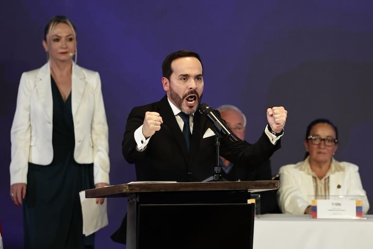 Acto de entrega de credenciales mediante el cual Abelardo De La Espriella y José Manuel Restrepo Abondano serán acreditados como presidente y vicepresidente de la República de Colombia para el periodo constitucional 2026–2030.