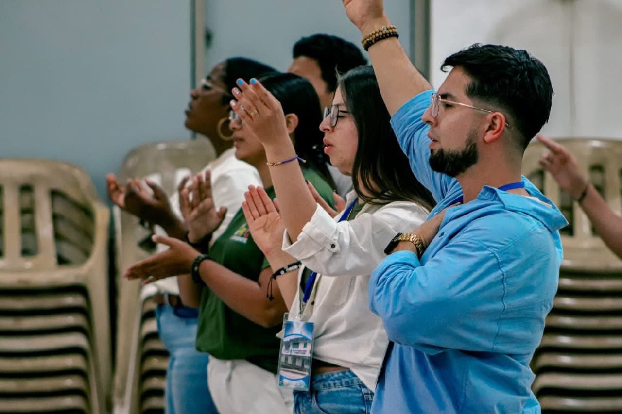 Más de 1.500 jóvenes participarán en jornadas de oración, formación y sanación espiritual durante el puente de Reyes.