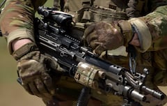 Colombia dice que no comprará más armas en Estados Unidos. " (Photo by Raul ARBOLEDA / AFP)