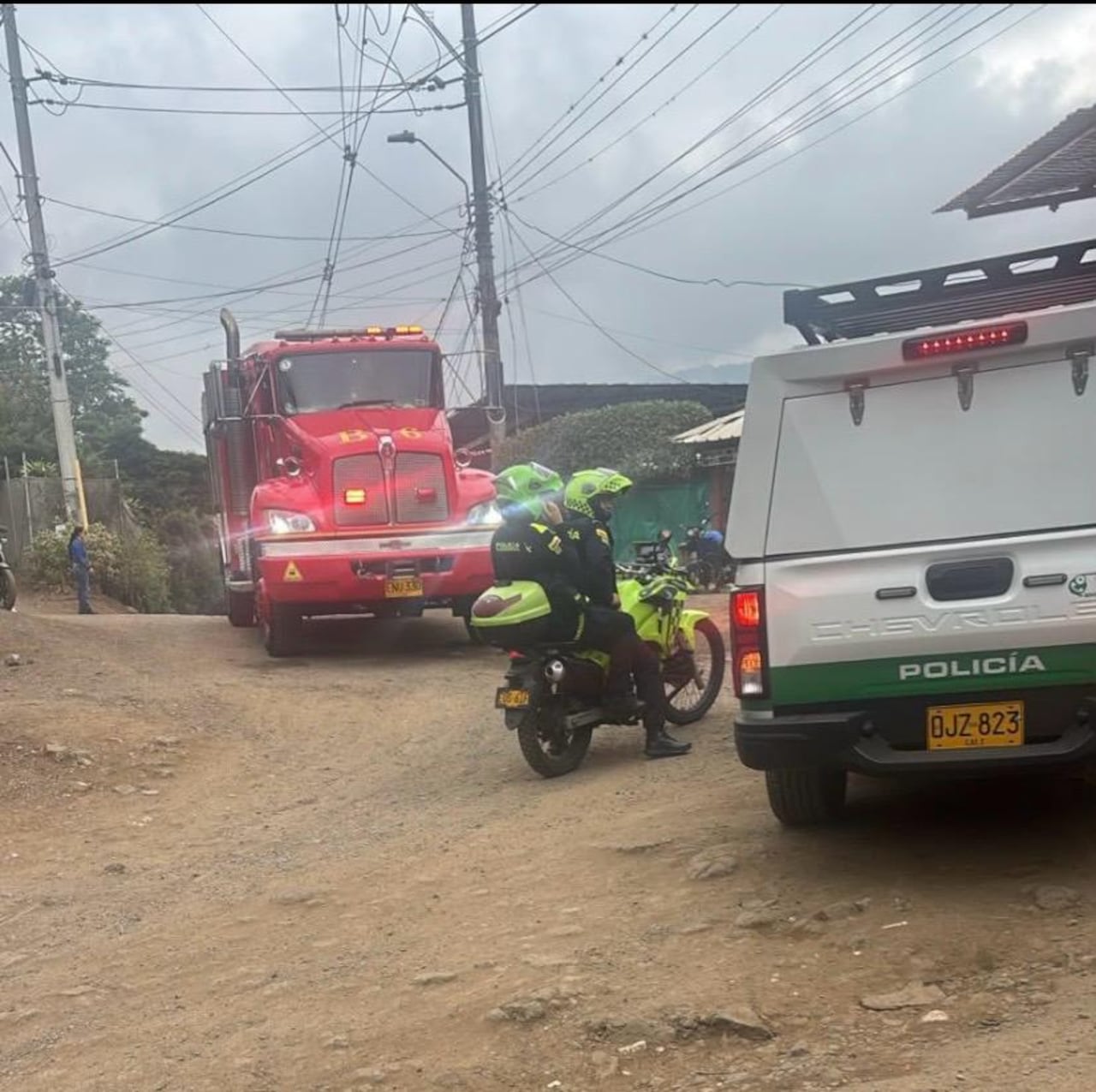 La carga explosiva fue ubicada en un poste de la energía en la vía hacia las Tres Cruces.