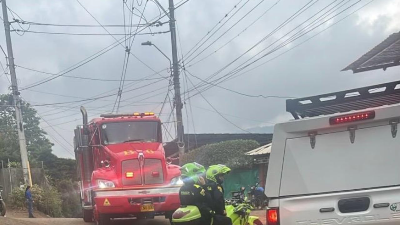 La carga explosiva fue ubicada en un poste de la energía en la vía hacia las Tres Cruces.