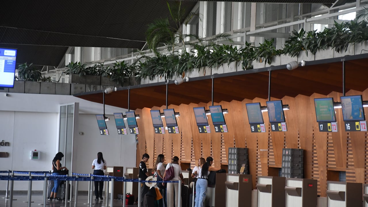 Cali: El Aeropuerto Alfonso Bonilla Aragón cambia de operador a partir de la fecha será administrado por la Aeronáutica Civil, quien asumirá directamente la operación de la terminal aérea más importante del suroccidente colombiano.