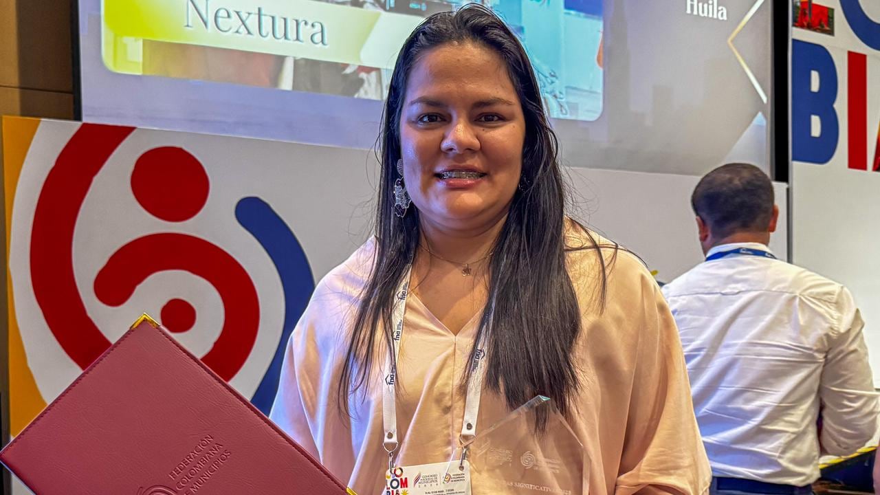 Clara Sánchez Perafán, gerente del Hospital Raúl Orejuela Bueno de Palmira, fue quien recibió el premio por la estrategia de salud ‘Palmiranos Sanos, ¡Bacano!’ .