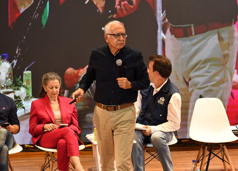 Así se desarrolla la audiencia pública de la Reforma a la Salud en con la senadora Norma Hurtado y Guillermo Alfonso Jaramillo, Ministro de Salud, Maria Cristina, secretiria de Salud del Valle Cali, hoy 1 de Marzo / Foto Wirman Rios / EL PAIS
