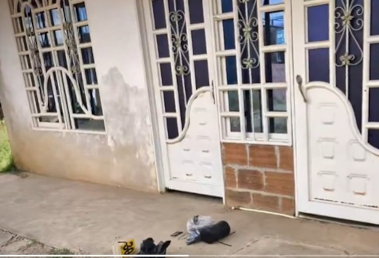 El artefacto, elaborado en un contenedor de PVC con pólvora negra y elementos de fragmentación, fue neutralizado oportunamente evitando una posible tragedia en la comunidad.