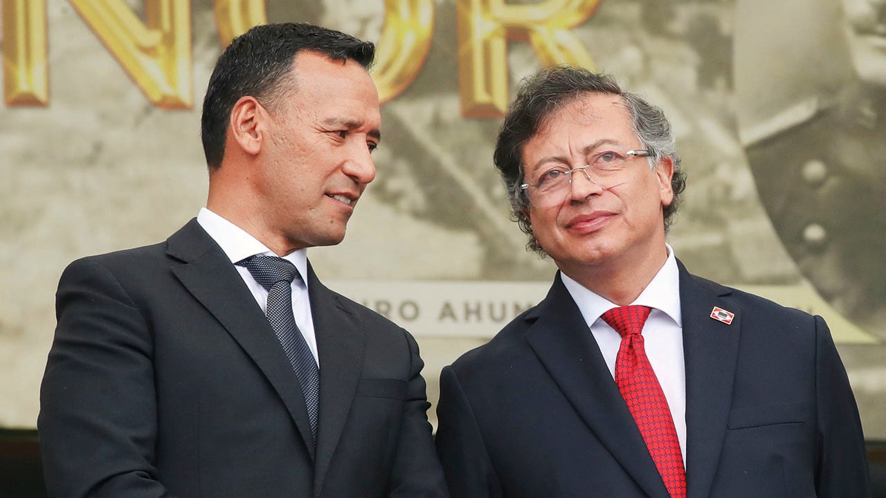 El presidente Gustavo Petro y el ministro de Defensa, Pedro Sánchez, defendieron el bombardeo en el que murieron siete menores de edad reclutados por las disidencias de las Farc.